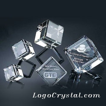 80mm (3 pulgadas) biselado cubo de cristal con grabado de logotipo personalizado