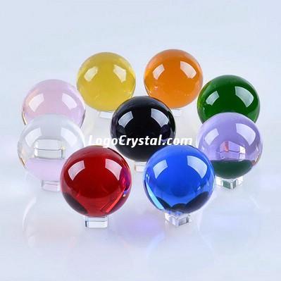 Esferas de cristal ópticas con una variedad de colores y de tamaños, y podemos grabar diseño de encargo en la bola. 
