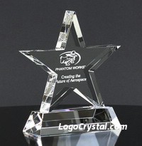 Altura total 150mm (6 pulgadas) Star Pentagon Crystal Award con base en la parte inferior, tamaño personalizado y diseño personalizado está disponible.